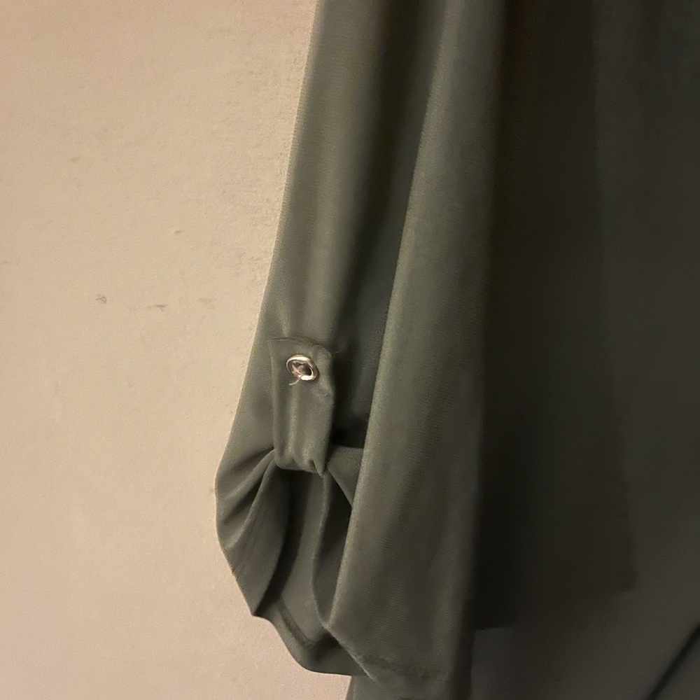 Green buttoned sleeve shirt - Picture 3 of 4